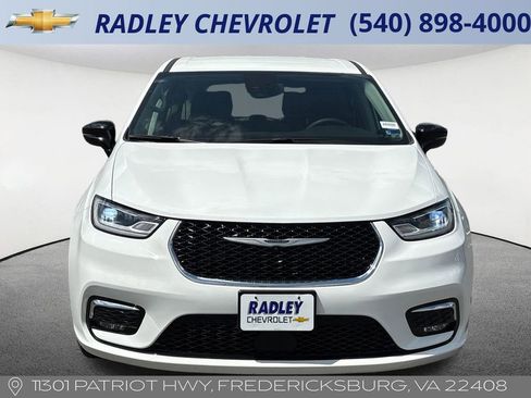 Used 2024 Chrysler Pacifica Touring-L image 33