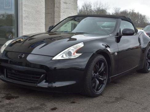 Used 2010 Nissan 370Z Touring w/ Sport Pkg RWD image 13