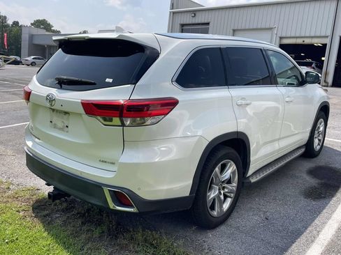 Used 2018 Toyota Highlander Limited FWD image 2