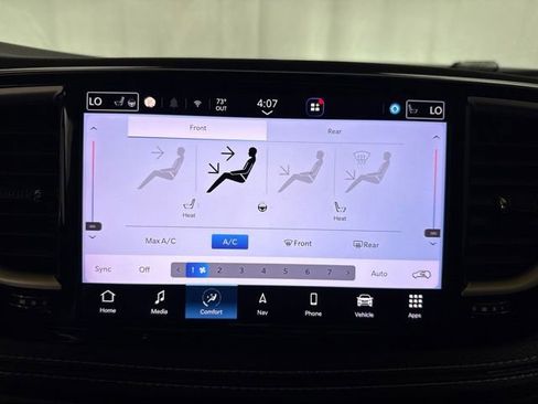 Used 2022 Chrysler Pacifica Touring-L w/ Uconnect Theater Family Group AWD/4WD image 23