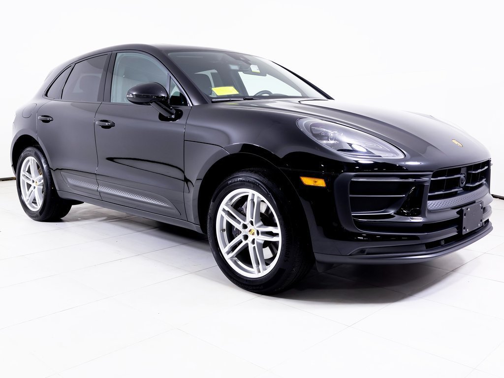 Used 2025 Porsche Macan AWD/4WD image 26