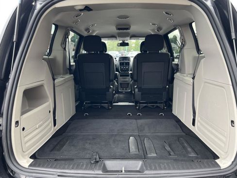 Used 2019 Dodge Grand Caravan SE w/ UConnect Hands-Free Group FWD image 43