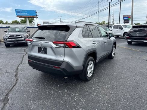 Used 2020 Toyota RAV4 XLE FWD image 3