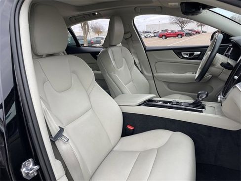 Used 2020 Volvo S60 T5 Momentum image 25
