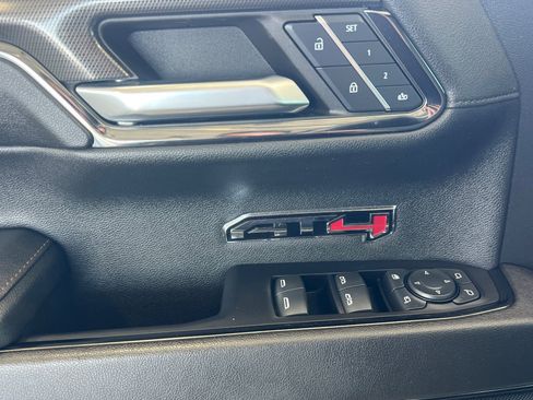 Used 2024 GMC Sierra 1500 AT4 image 8