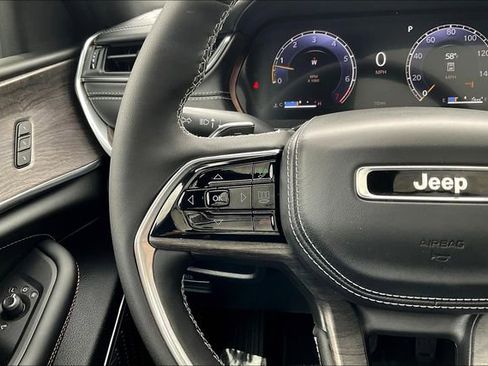 New 2025 Jeep Grand Cherokee Overland image 17