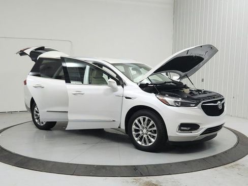 Used 2019 Buick Enclave Essence FWD image 9