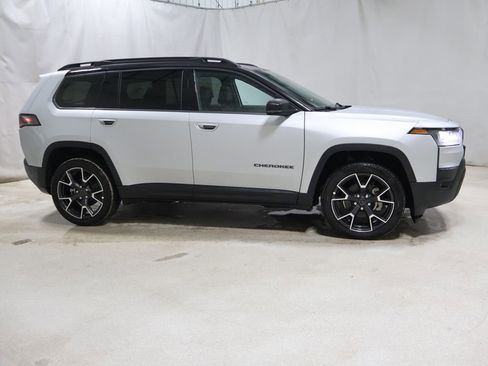 New 2026 Jeep Cherokee Overland image 8