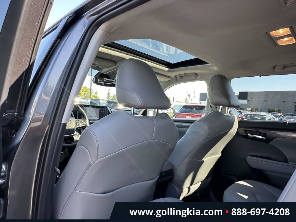 Used 2021 Toyota Highlander Limited AWD/4WD image 14