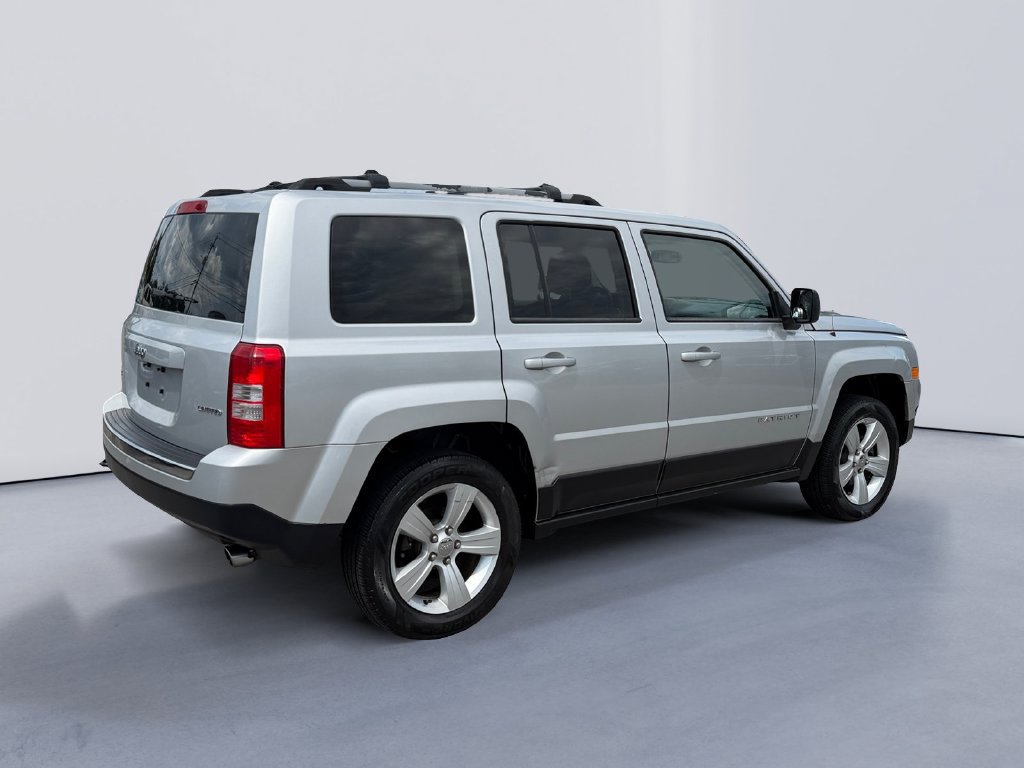 Used 2014 Jeep Patriot Limited w/ Sun/Sound Group AWD/4WD image 3