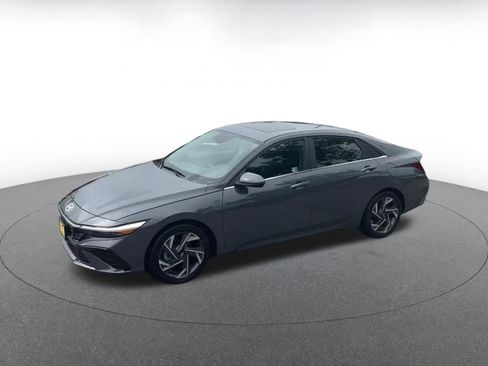 Used 2025 Hyundai Elantra SEL FWD image 8