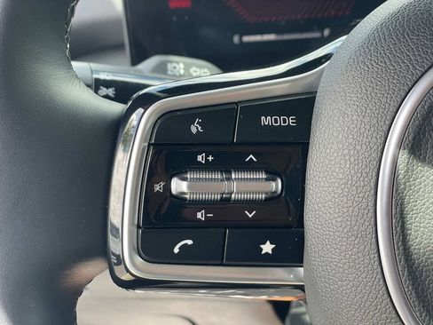 Used 2025 Kia Sorento S FWD image 8