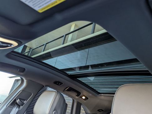 Certified 2025 Porsche Macan image 19