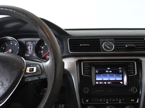 Used 2016 Volkswagen Passat 1.8T S image 16