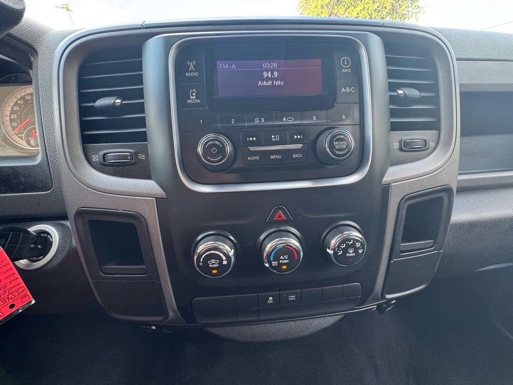 Used 2014 RAM 1500 Express RWD image 19