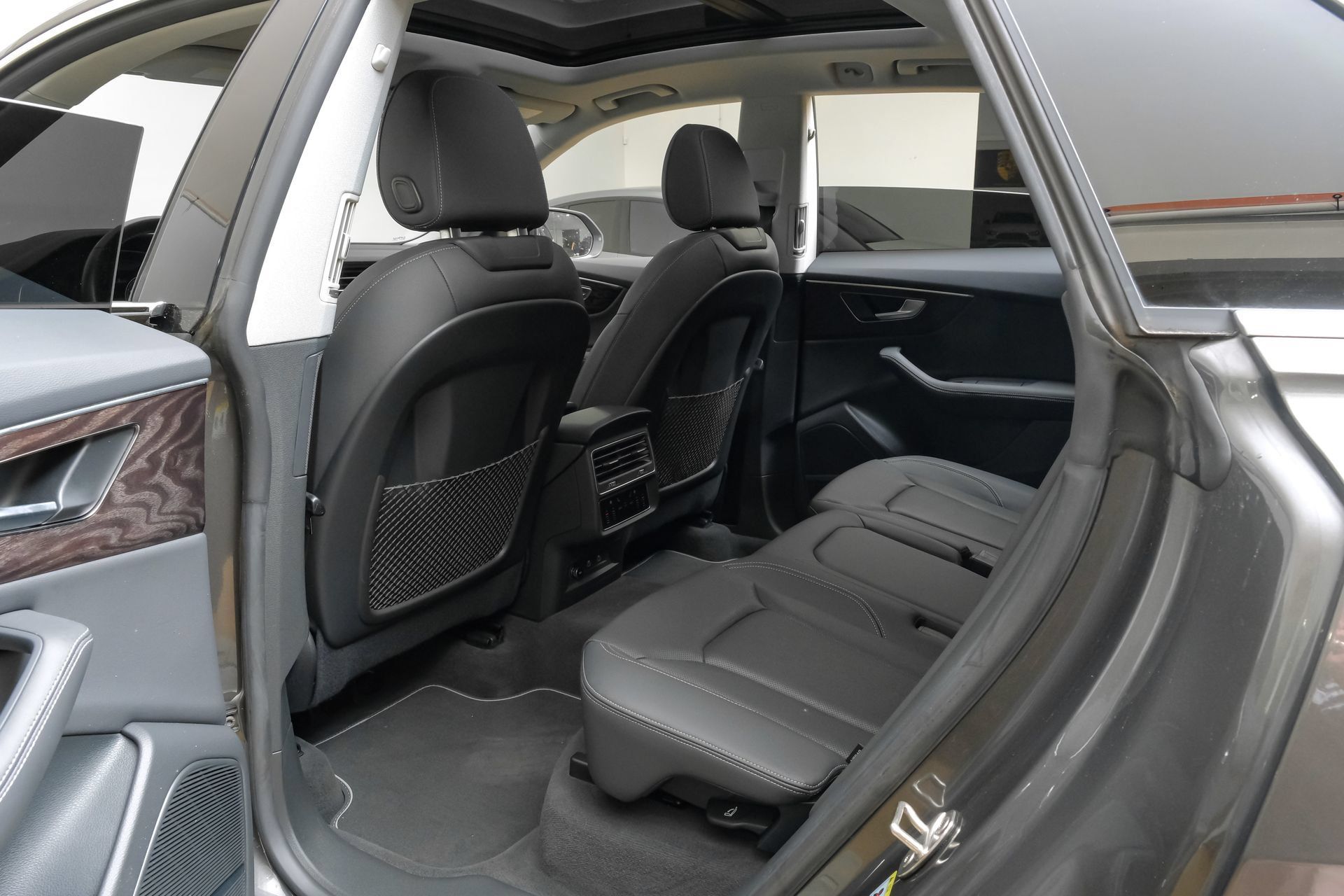 Used 2023 Audi Q8 Premium Plus w/ Premium Plus Package AWD/4WD image 44