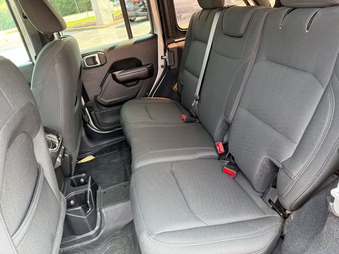 Used 2019 Jeep Wrangler Unlimited Sport S AWD/4WD image 14