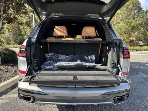 Certified 2025 BMW X7 xDrive40i w/ M Sport Package image 29