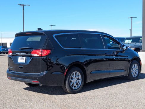 New 2026 Chrysler Voyager LX image 4