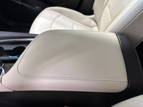 Used 2023 Buick Enclave Essence AWD/4WD image 27