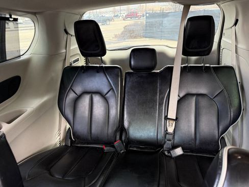 Used 2022 Chrysler Pacifica Limited image 10