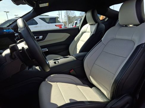 Used 2024 Ford Mustang GT Premium image 18