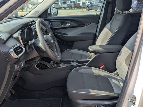 Used 2023 Chevrolet TrailBlazer LT w/ Convenience Package FWD image 12