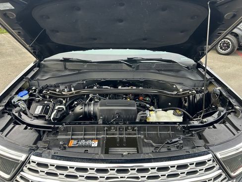 Used 2022 Ford Explorer Limited w/ Equipment Group 301A AWD/4WD image 30