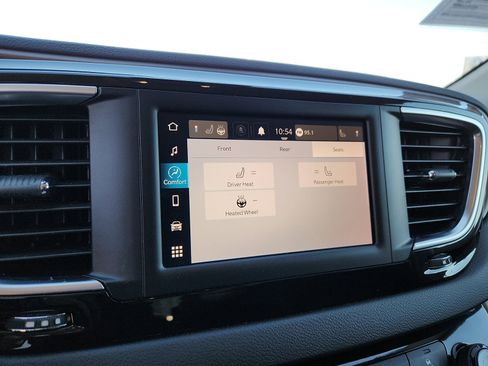 Used 2023 Chrysler Voyager LX FWD image 19