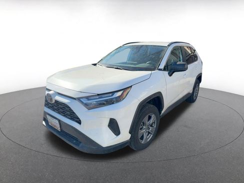 Used 2025 Toyota RAV4 LE image 4