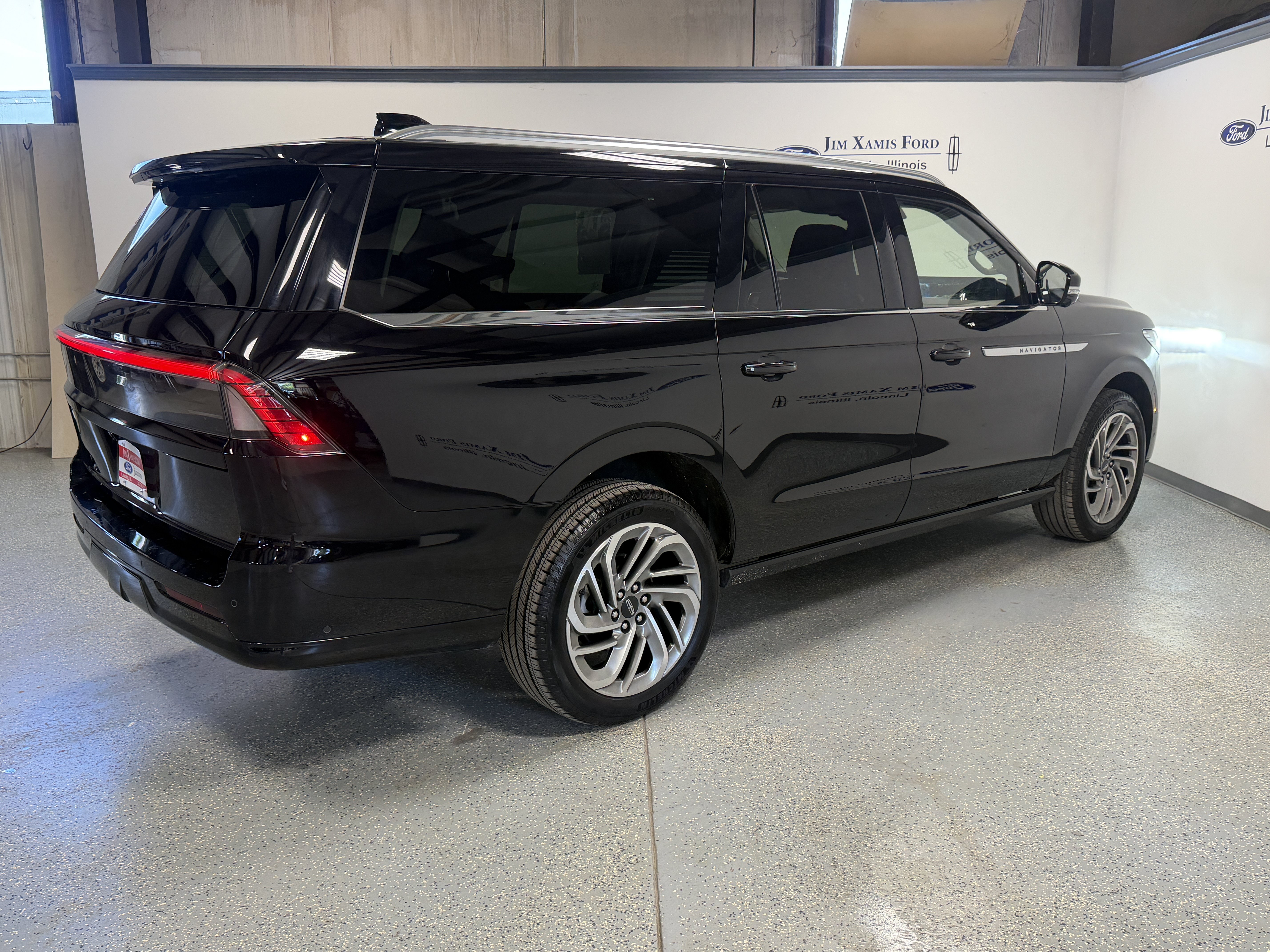 Used 2025 Lincoln Navigator L Reserve AWD/4WD image 38