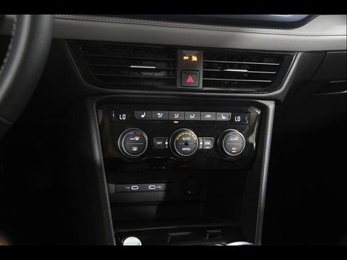 Certified 2024 Volkswagen Taos SE AWD/4WD image 14