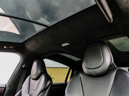 Used 2017 Tesla Model X 90D image 5