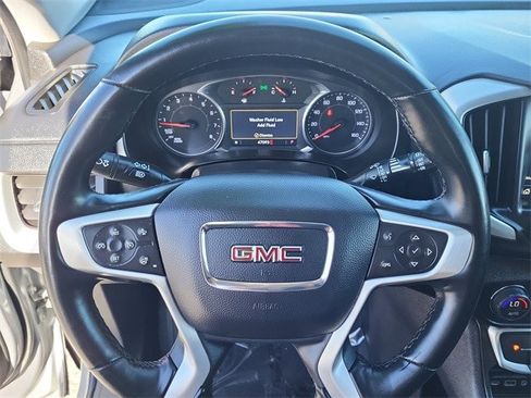 Used 2024 GMC Terrain SLT image 10