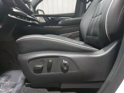 Used 2025 Buick Enclave Avenir w/ Super Cruise Package image 33