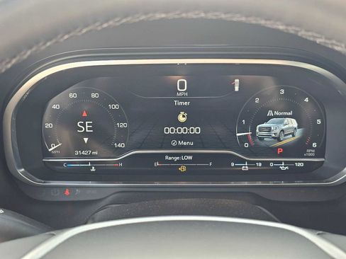 Used 2023 GMC Yukon SLT w/ SLT Premium Package image 26