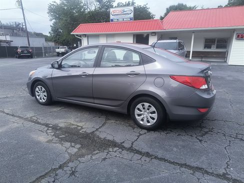 Used 2016 Hyundai Accent SE w/ Option Group 02 FWD image 3