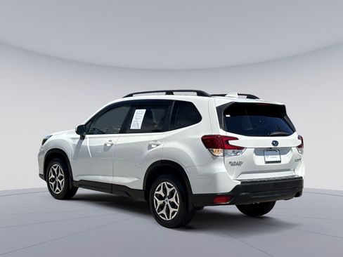 Used 2021 Subaru Forester Premium AWD/4WD image 6