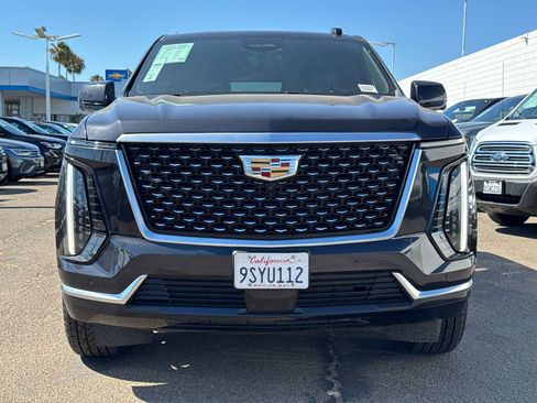 Used 2025 Cadillac Escalade Premium Luxury AWD/4WD image 4