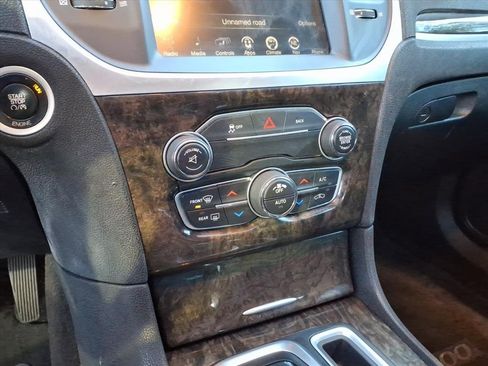 Used 2016 Chrysler 300 C image 25