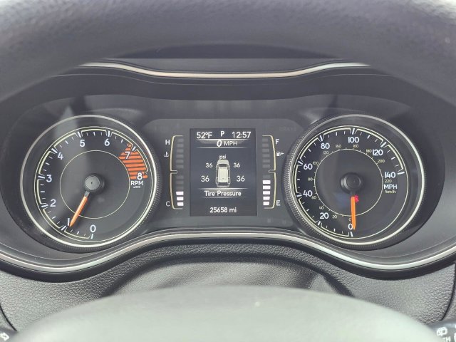 Used 2019 Jeep Cherokee Latitude w/ Popular Appearance Group FWD image 24