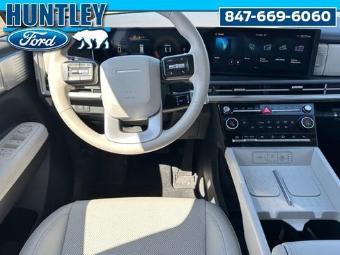 Used 2025 Hyundai Santa Fe SEL AWD/4WD image 15