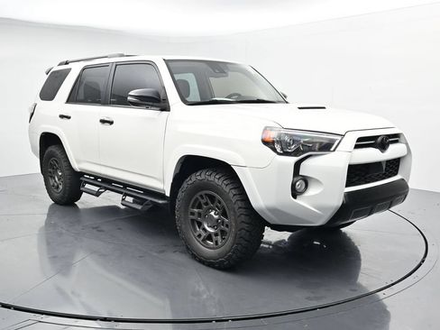 Used 2020 Toyota 4Runner Venture w/ Moonroof Package AWD/4WD image 2