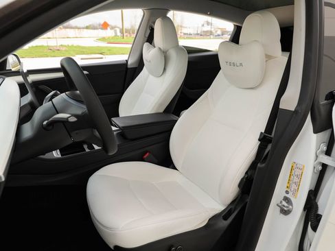 Used 2023 Tesla Model Y Long Range image 14