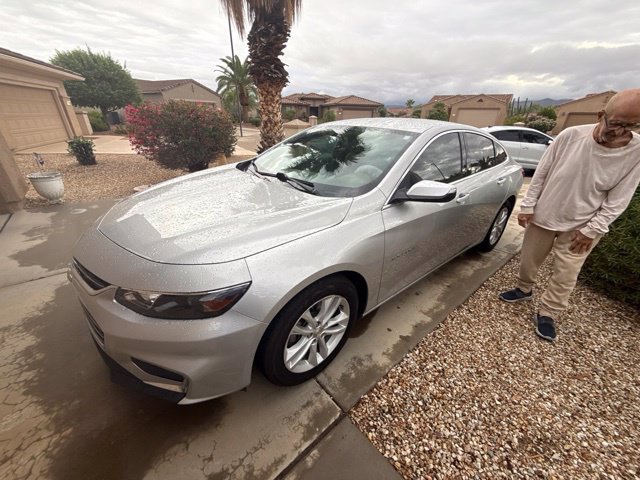 Used 2017 Chevrolet Malibu LT FWD image 4
