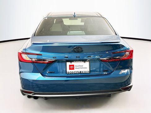 Used 2025 Toyota Camry SE FWD image 4