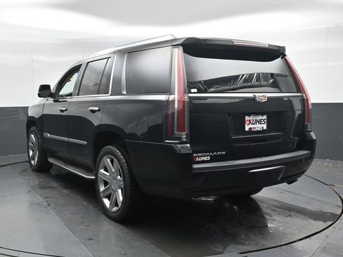 Used 2018 Cadillac Escalade Premium Luxury AWD/4WD image 9