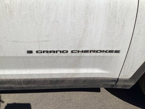 Used 2023 Jeep Grand Cherokee L Limited w/ Black Appearance Package image 10