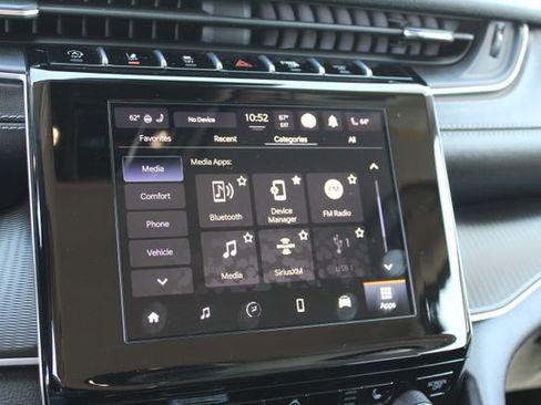 Used 2023 Jeep Grand Cherokee Laredo w/ Luxury Tech Group I AWD/4WD image 30