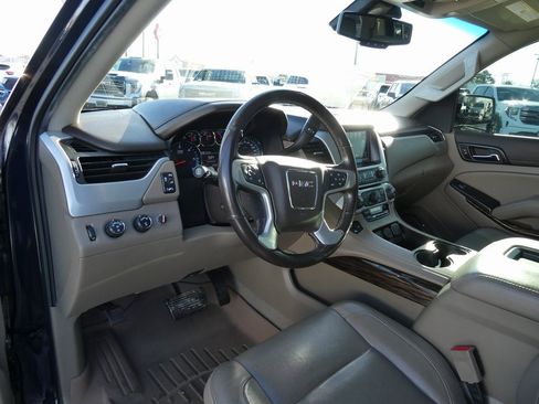 Used 2020 GMC Yukon XL SLT w/ Premium Edition image 27